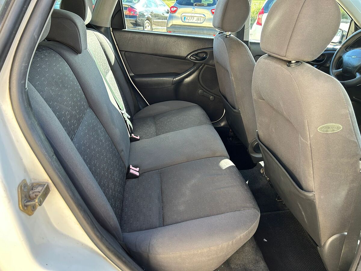 FORD FOCUS TREND ESTATE 1.6 AUTO SPANISH LHD IN SPAIN 0NLY 123000 MILES 2002